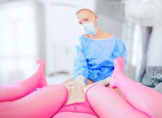 [For Women] Skinny Teen Fucked by Horny Surgeon